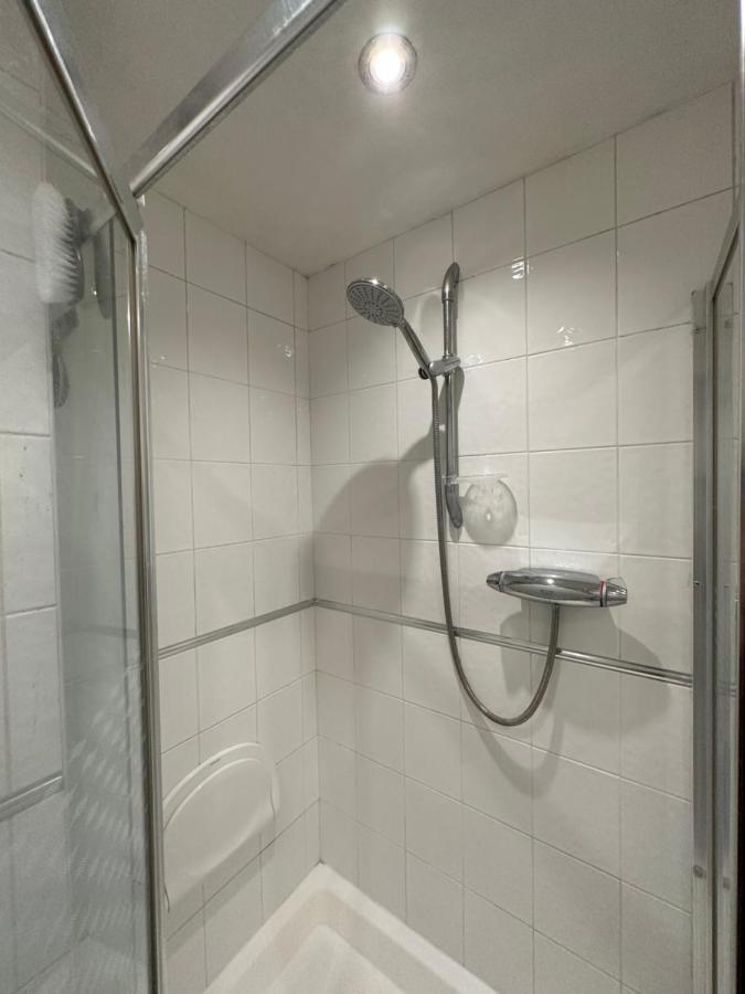 Cozy Private Room For Single Use 伦敦 外观 照片